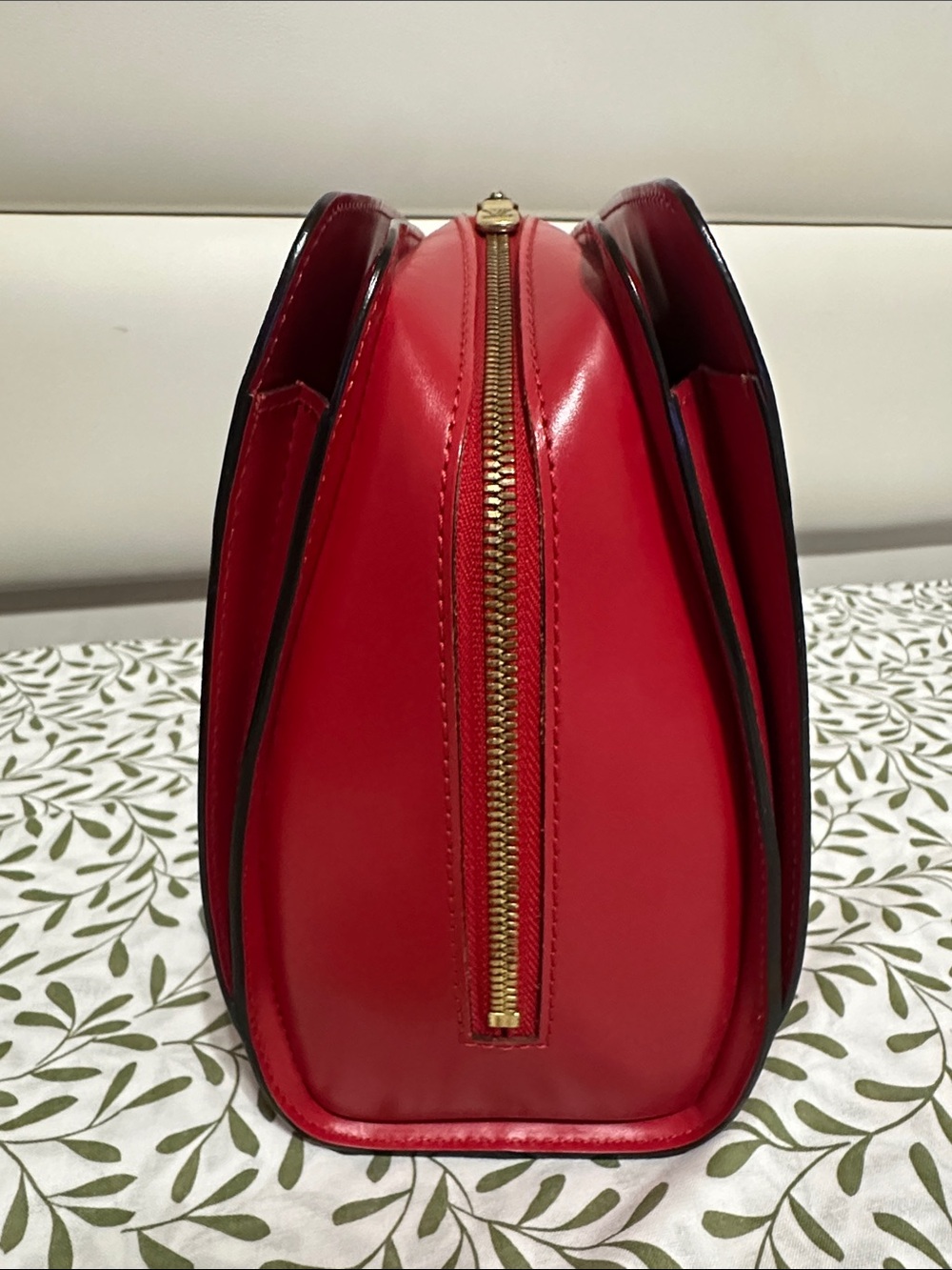 Louis Vuitton Epi Pont Neuf Handbag - Picture 4 of 15